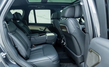 Land Rover Range Rover P530 SV 16