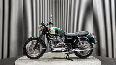 Triumph Bonneville 2004 ONLY 10K STUNNING MODERN CLASSIC NEW MOT 790CC 4