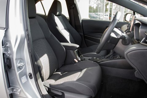 Toyota Corolla ICON TECH 33