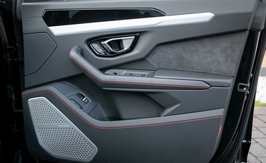 Lamborghini Urus 24