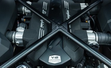 Lamborghini Aventador S LP 740-4 Roadster 41