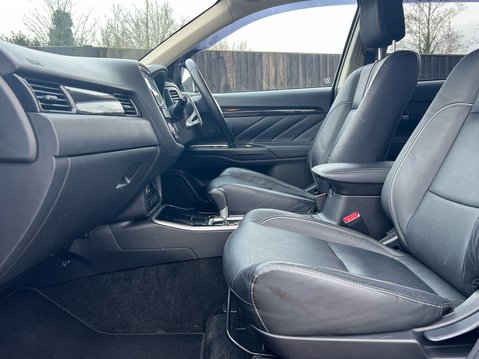 Mitsubishi Outlander DI-D 4 3