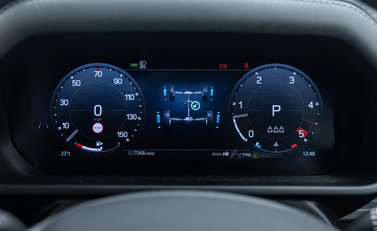 Land Rover Defender 90 D300 X-DYNAMIC HSE 36