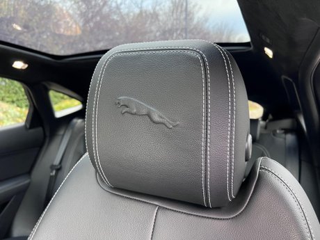 Jaguar E-Pace 2.0 D204 MHEV R-Dynamic Black Auto AWD Euro 6 (s/s) 5dr 44