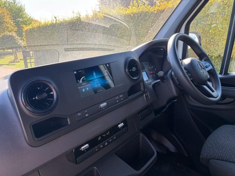 Mercedes-Benz Sprinter 2.0 315 CDI Premium Panel Van 5dr Diesel G-Tronic RWD L2 H2 Euro 6 (s/s) (1 11