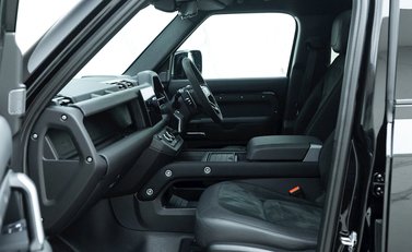 Land Rover Defender 110 V8 14