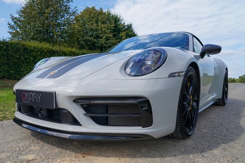 Porsche 911 CARRERA 4 GTS CONVERTIBLE 23