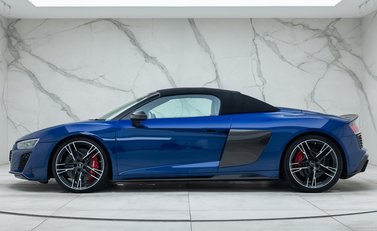 Audi R8 V10 PERFORMANCE CARBON BLACK SPYDER 7