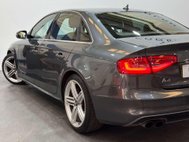 Audi A4 2.0 TFSI S line Saloon 4dr Petrol S Tronic quattro Euro 5 (s/s) (211 ps) 19