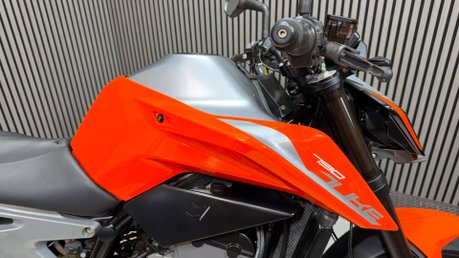 KTM Duke 2018 33K SPARES OR REPAIR PROJECT BIKE 790CC NAKED 25