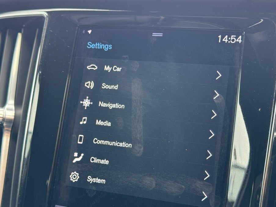 2021 Volvo V60 — image 22