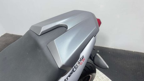 Triumph Street Triple R 2014 ONLY 15K NEW MOT ARROW EXHAUST VERY CLEAN NAKED 10