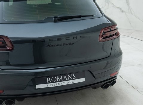 Porsche Macan TURBO 32