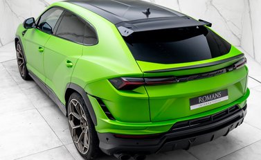 Lamborghini Urus PERFORMANTE 12