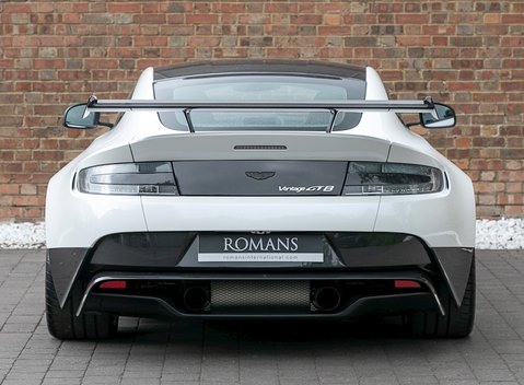 Aston Martin Vantage GT8 7
