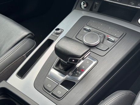 Audi Q5 2.0 TDI Sport SUV 5dr Diesel S Tronic quattro Euro 6 (s/s) (190 ps) 35