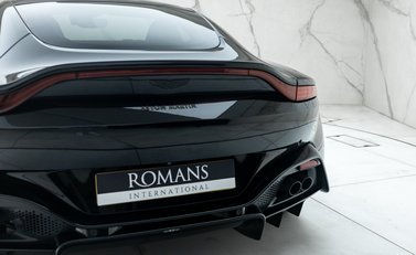 Aston Martin Vantage V8 34