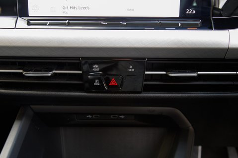 Volkswagen Golf LIFE TSI 32