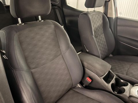 Nissan Qashqai 1.2 DIG-T N-Connecta XTRON 2WD Euro 6 (s/s) 5dr 9