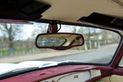 Aston Martin DB4 Series III 28