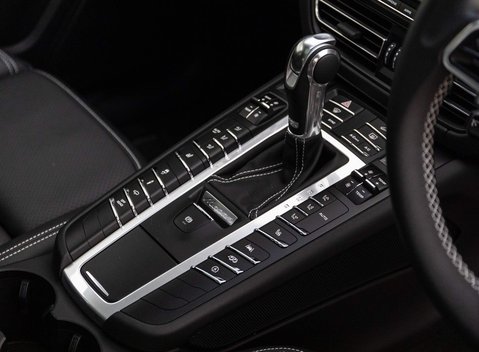 Porsche Macan TURBO PDK 16