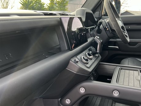 Land Rover Defender V8 38