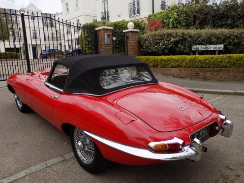 Jaguar E-Type S1½ 4.2 Roadster 49