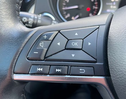 Nissan Qashqai 1.3 Qashqai N-Connecta DiG-T 5dr 51