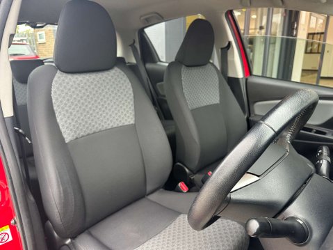 Toyota Yaris 1.3 Yaris Icon VVT-i 5dr 12