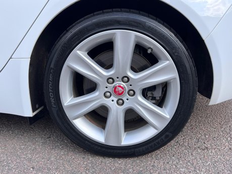 Jaguar XE 2.0i Portfolio Auto AWD Euro 6 (s/s) 4dr 51