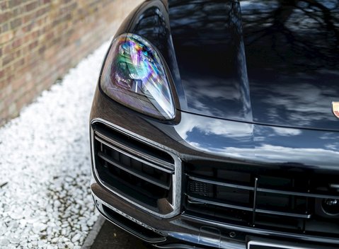 Porsche Cayenne Turbo (New Model) 23