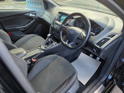 Ford Focus ST-LINE 140 NAV 1lt 15