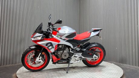 Aprilia Tuono 660 2021 ONLY 11K STUNNING BIKE NEW TYRES MID WEIGHT NAKED 10