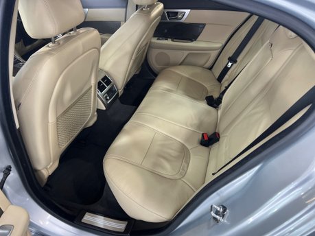 Jaguar XF D LUXURY 28