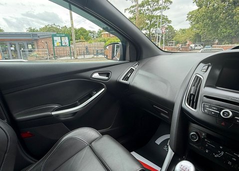 Ford Focus 2.0T EcoBoost ST-3 Hatchback 5dr Petrol Manual Euro 6 (s/s) (250 ps) 25