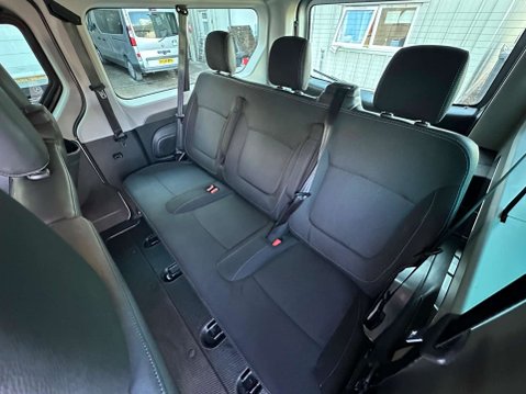 Renault Trafic 2.0 dCi LL30 Advance EDC L2 H1 Euro 6 (s/s) 5dr (9 Seat) 31