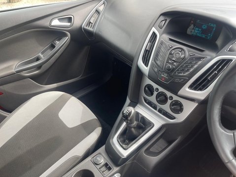 Ford Focus 1.0T EcoBoost Zetec Euro 5 (s/s) 5dr 17