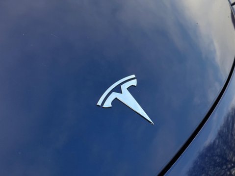 Tesla Model 3 (Dual Motor) Long Range Auto 4WDE 4dr 14