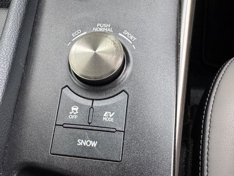 Lexus Is 2.5 300h Sport E-CVT Euro 6 (s/s) 4dr 27