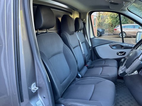 Renault Trafic ENERGY 27 Premier Edition SWB Standard Roof Euro 6 (s/s) 4dr 14