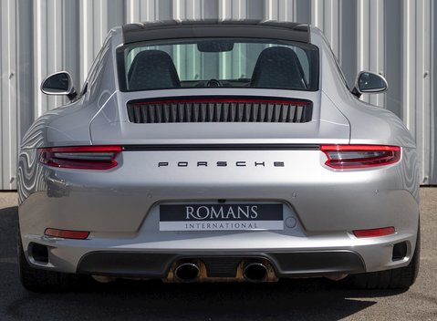 Porsche 911 Carrera GTS (991.2) 5