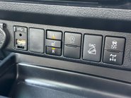 Toyota Hilux 2.8 D-4D Invincible X Pickup Double Cab 4dr Diesel Auto 4WD Euro 6 (204 ps) 33