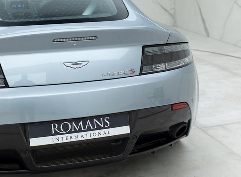Aston Martin V12 Vantage S 21
