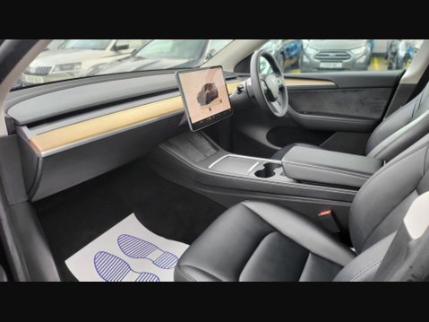 Tesla Model Y LONG RANGE AWD 6