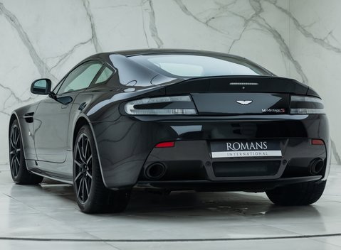 Aston Martin V12 Vantage S Coupe 9