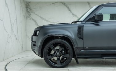 Land Rover Defender 90 V8 Carpathian Edition 32