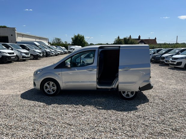Ford Transit Courier SWB L1H1 Low Roof Limited Air Con Alloys Sensors EURO 6 NO VAT 11
