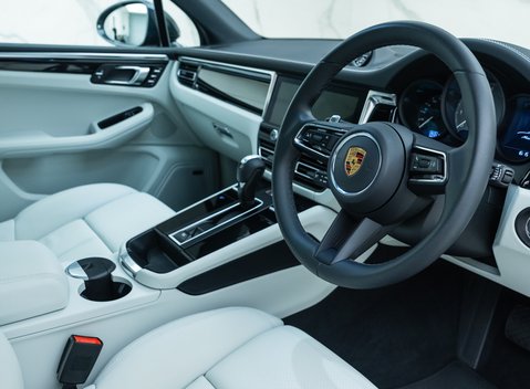Porsche Macan S 10