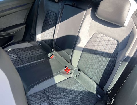 Volkswagen Golf 2.0 Golf R-Line TDI Semi-Auto 5dr 44