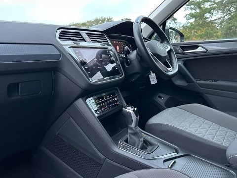 Volkswagen Tiguan 1.4 TSI 13kWh Life DSG Euro 6 (s/s) 5dr 27